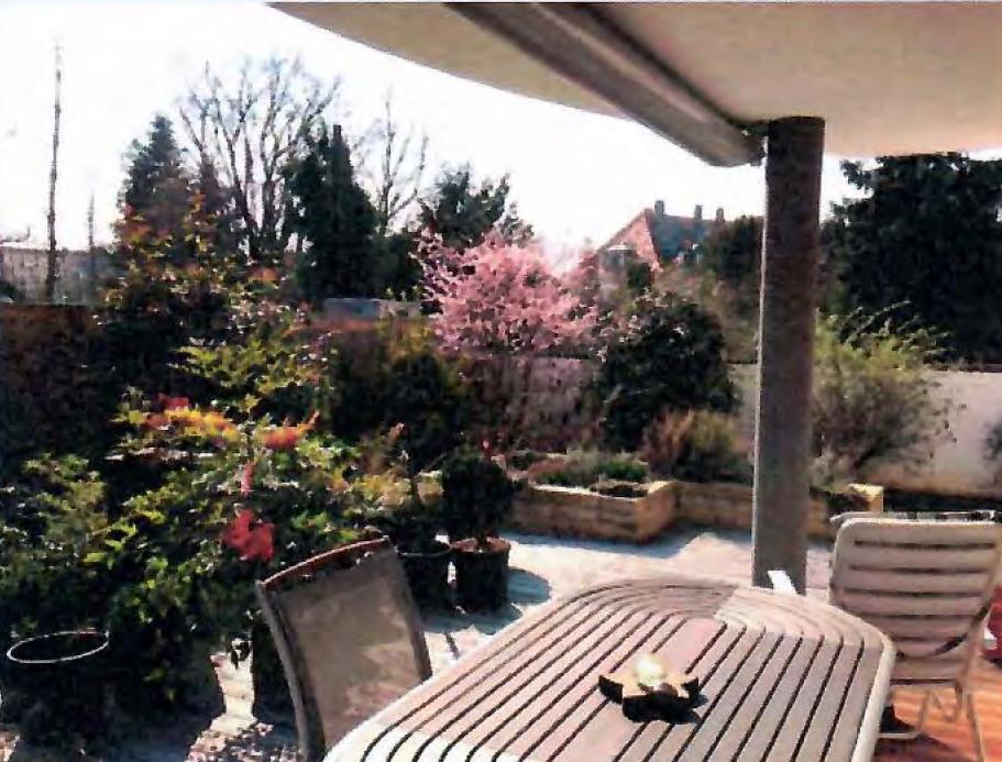 Terrasse mit Garten