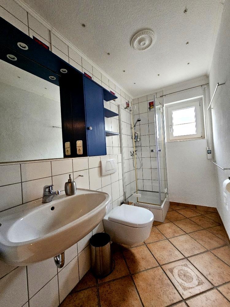 Gäste-WC mit Dusche